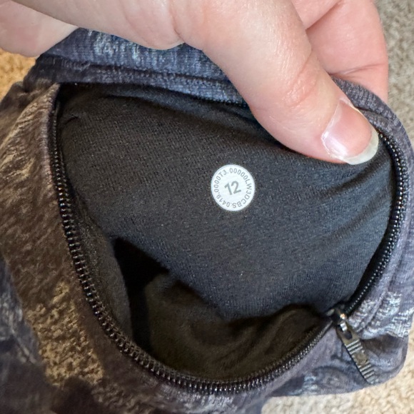 LULULEMON Outrun the Elements 1/2 Zip, Incognito Camo HTR Black, size 12 - Picture 5 of 5